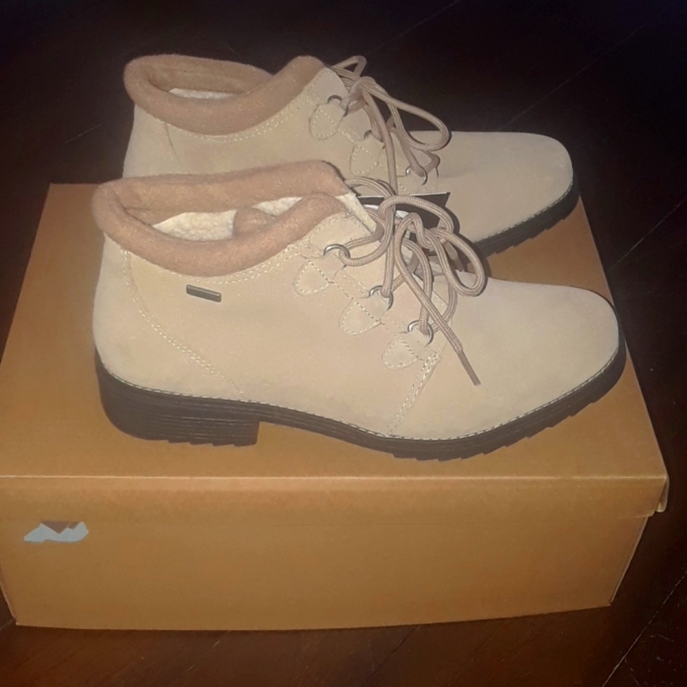 Waterproof low boots